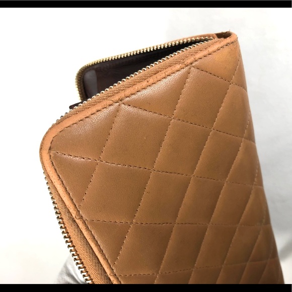 QUILTED CHANEL LAMBSKIN ZIPPY WALLET - Picture 9 of 10